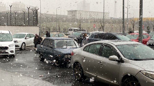 İstanbul’a kar yağışı başladı