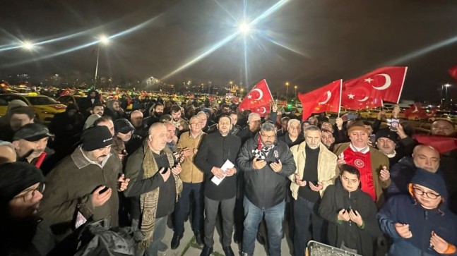 İstanbul’da taksiciler şehitleri anmak için konvoy düzenledi