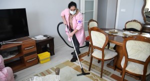 Pendik’te yaşlı, engelli ve yatağa bağımlı hastalara ev temizliği yapılıyor