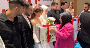 Sancaktepe Belediye Başkanı Döğücü’den yeni evlenecek çiftlere düğün paketi