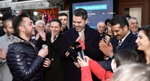 AK Parti İBB Başkan Adayı Kurum, vatandaşlar tarafından ilgiyle karşılandı