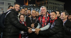 Kadem Başkan Gülsuyuspor’un şampiyonluk kutlamalarına katıldı