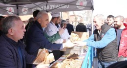 Ümraniye Belediye Başkanı Yıldırım, sanayi esnafına balık ekmek dağıttı