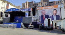 AK Parti İstanbul İl Başkanlığı önüne sahne kuruldu