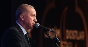 Cumhurbaşkanı Erdoğan: “Kandil’deki terör baronlarından Pensilvanya’daki hainlere kadar tüm terör örgütlerinin karşımızda yer aldığı bu seçimlerden zaferle çıktık”