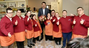 İBB Başkan Adayı Murat Kurum Down Sendromlu gençlerin işlettiği Tebessüm Kahvesi’ni ziyaret etti