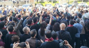 Van’daki başkan değişikliğine ilişkin protesto yapmak isteyen provokatör avukatlara müdahale