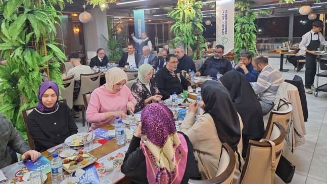 İstanbul İnsani Yardım Derneği, iftar sofrasında gönüllüleri ile buluştu